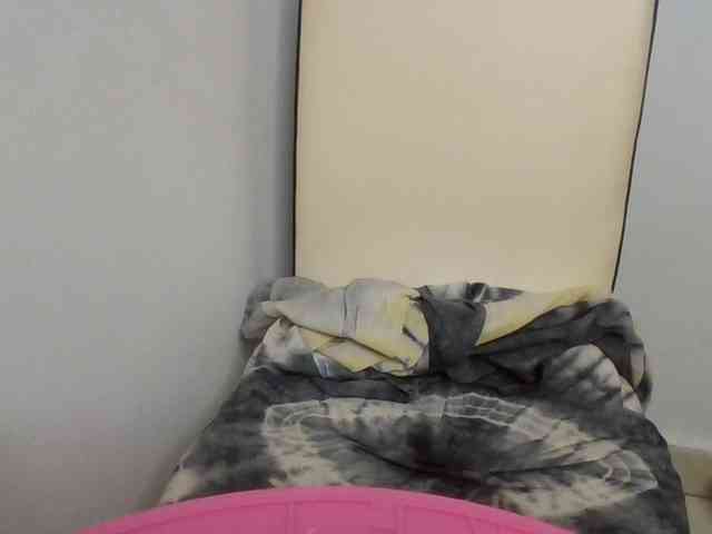 Flirtyarrya webcam