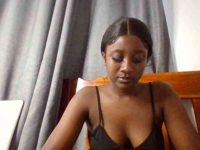 Flirtyarrya webcam