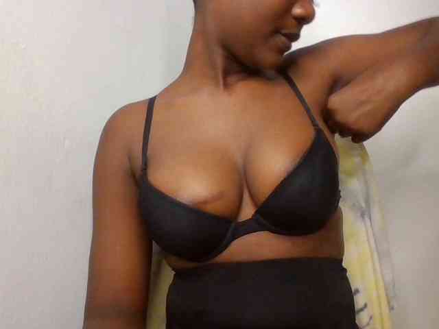 Flirtyarrya webcam