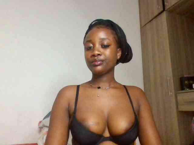 Flirtyarrya webcam