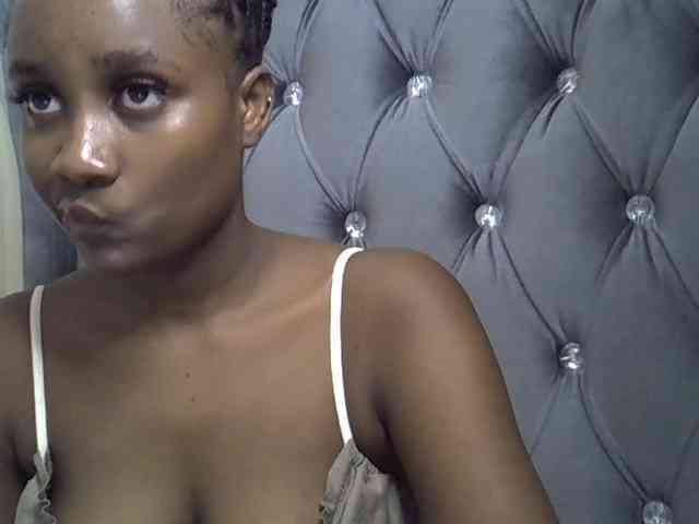 Flirtyarrya webcam