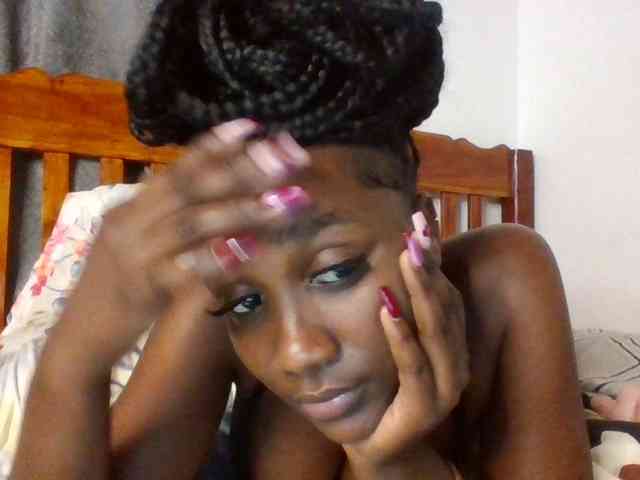 Flirtyarrya webcam