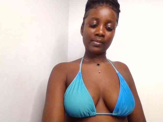 Model: Flirtyarrya
