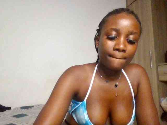 Flirtyarrya webcam