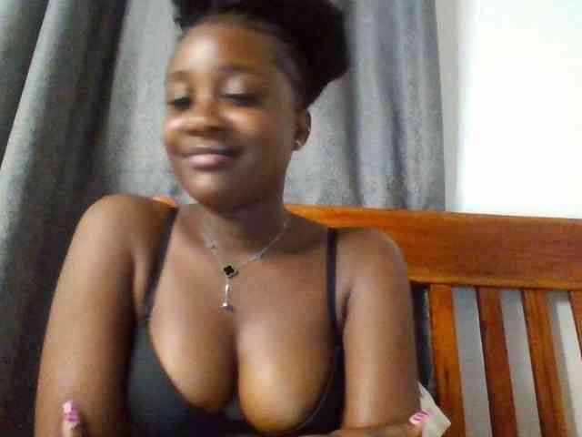 Flirtyarrya webcam