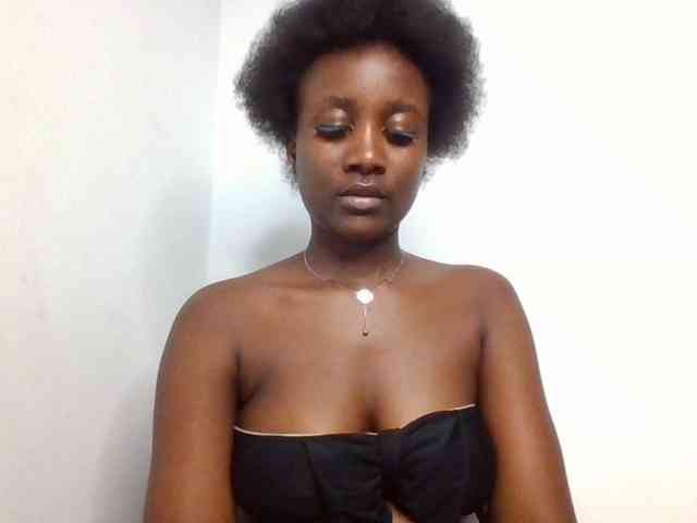 Flirtyarrya webcam