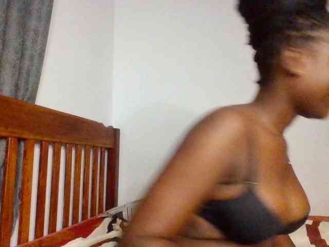 Flirtyarrya webcam