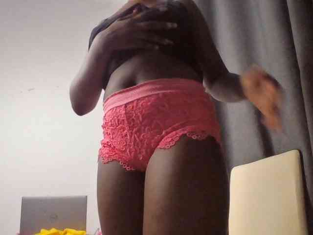 Model: Flirtyarrya
