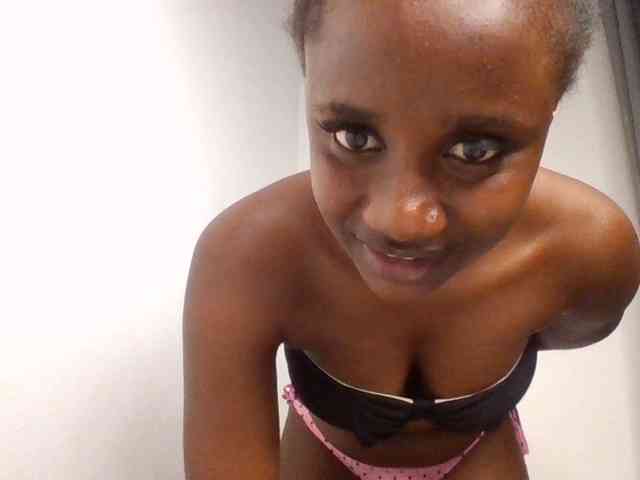 Flirtyarrya webcam