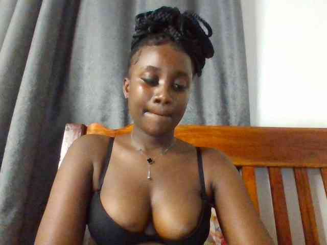 Flirtyarrya webcam