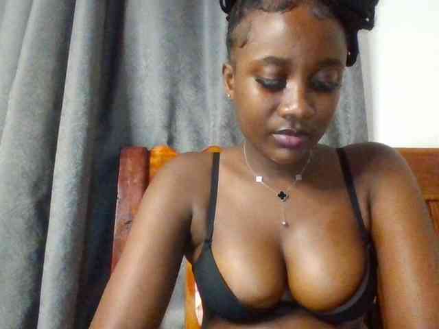 Flirtyarrya webcam