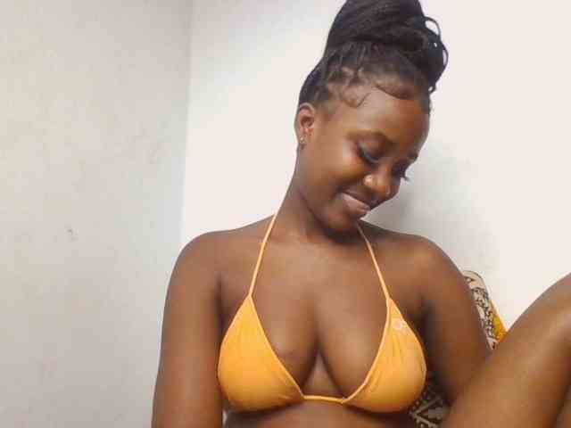 Flirtyarrya webcam