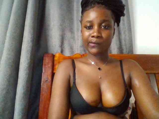Model: Flirtyarrya