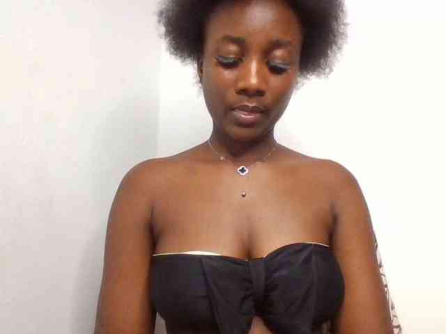 Flirtyarrya webcam