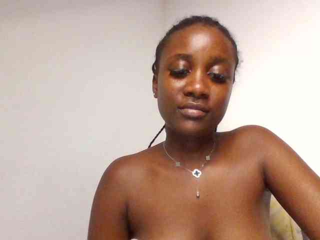 Flirtyarrya webcam