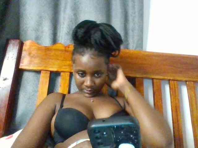 Flirtyarrya webcam