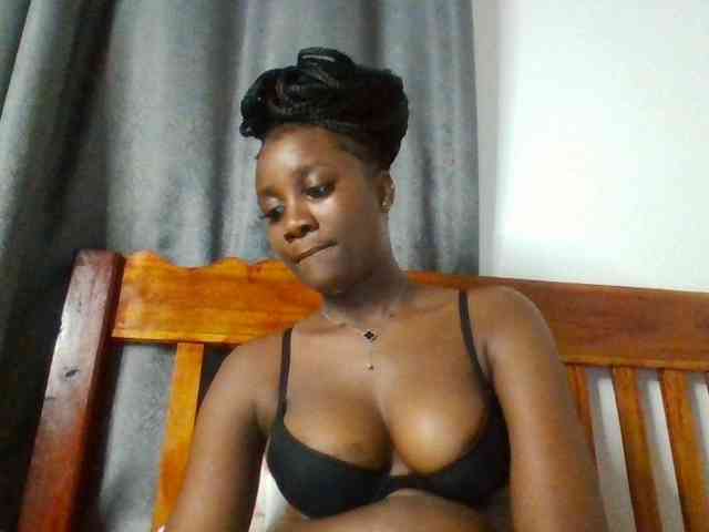 Flirtyarrya webcam