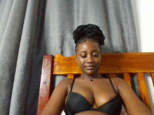 Flirtyarrya webcam
