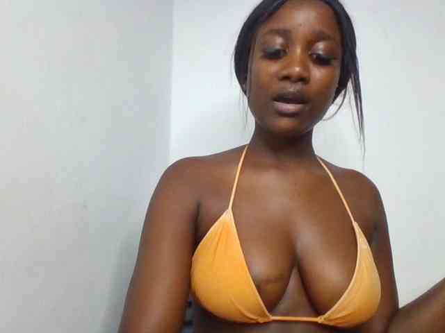 Flirtyarrya webcam