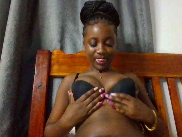 Flirtyarrya webcam