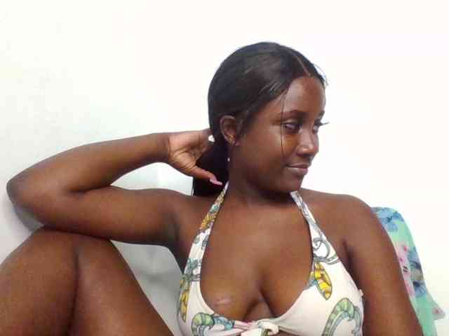 Flirtyarrya webcam