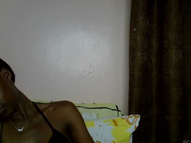 le modèle Sexy-adana est en webcam porno dans un show sur le site bongacams, il possède les tags suivants: Ebony,Brunette,Hairy