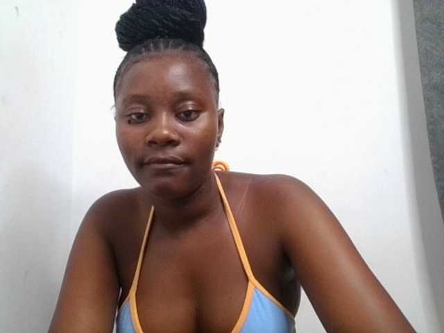Wetpussieyy live cam on BongaCams