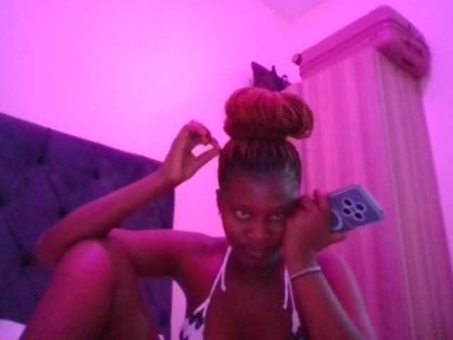 Wetpussieyy webcam bongacams model stream image