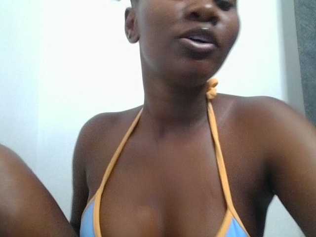 Wetpussieyy live cam on BongaCams