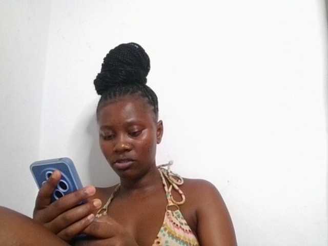 Wetpussieyy live cam on BongaCams