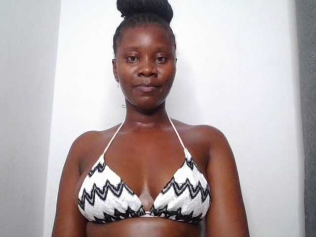 Wetpussieyy live cam on BongaCams