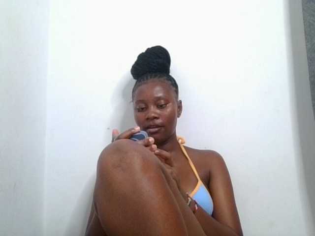 Wetpussieyy live cam on BongaCams