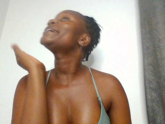 Wetpussieyy live cam on BongaCams