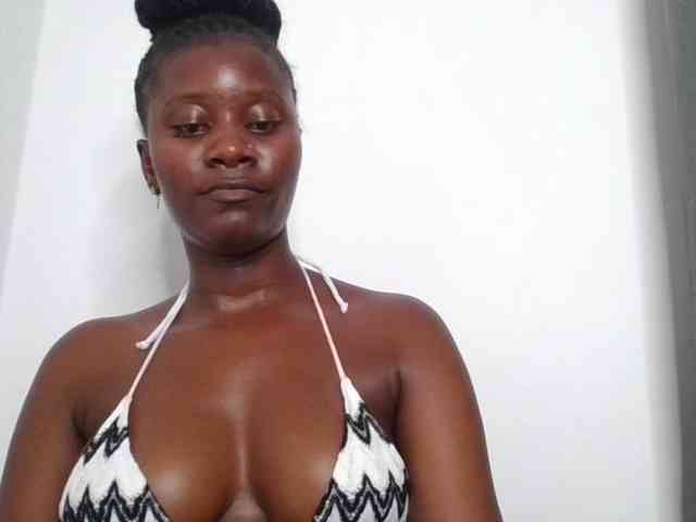 Modella: Wetpussieyy