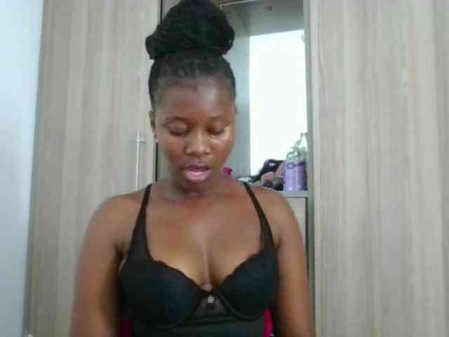 Wetpussieyy webcam