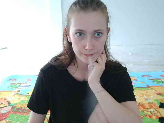 LunaFeisty webcam