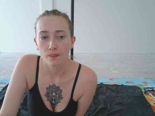 LunaFeisty webcam