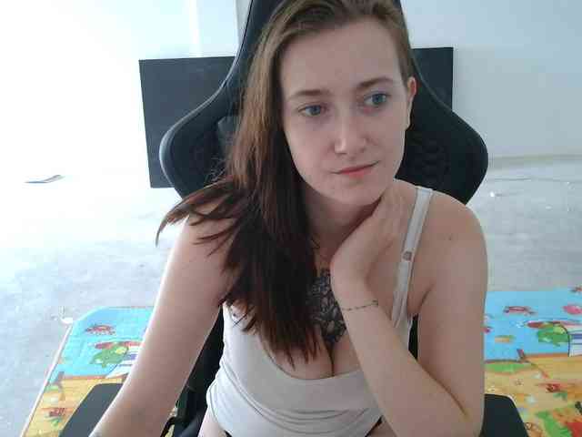 LunaFeisty webcam