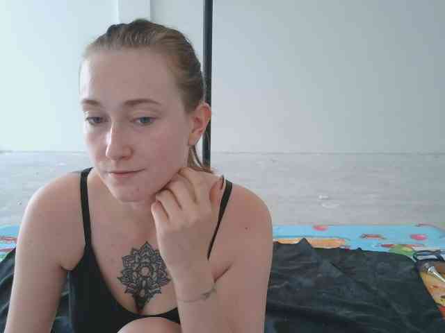 LunaFeisty webcam