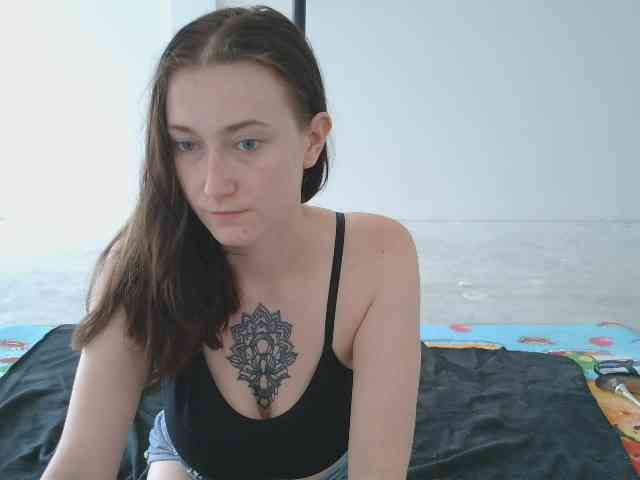 LunaFeisty webcam