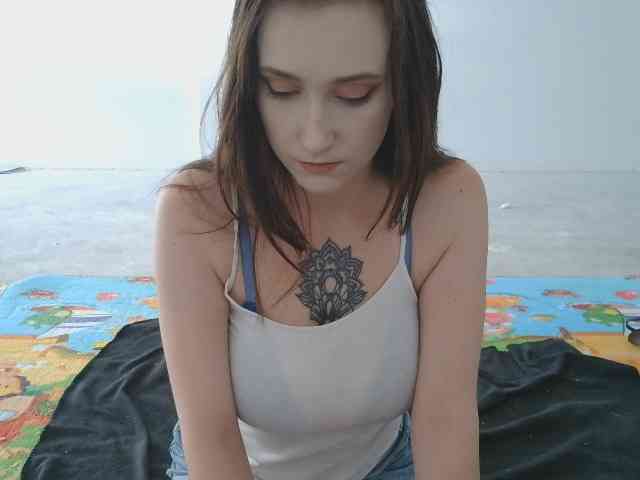 LunaFeisty webcam