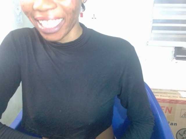 Juicyxpussy live cam on BongaCams