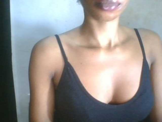Juicyxpussy live cam on BongaCams