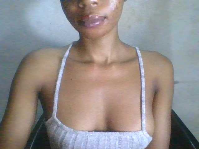 Juicyxpussy live cam on BongaCams