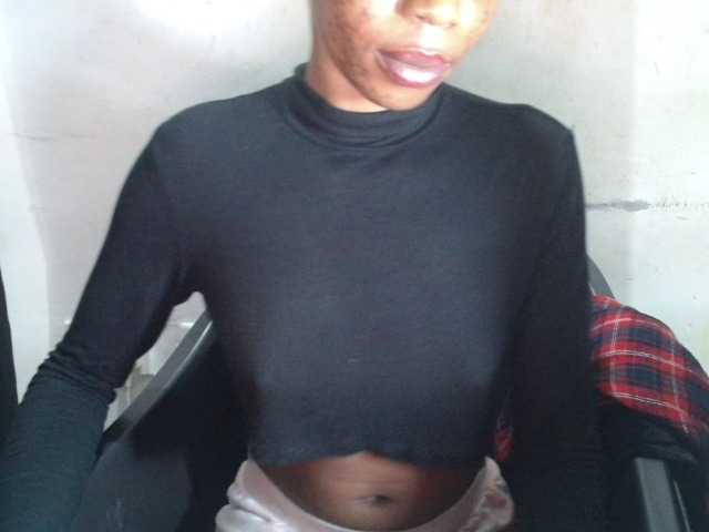 le modèle Juicyxpussy est en webcam porno dans un show sur le site bongacams, il possède les tags suivants: Ebony,Brunette,Trimmed