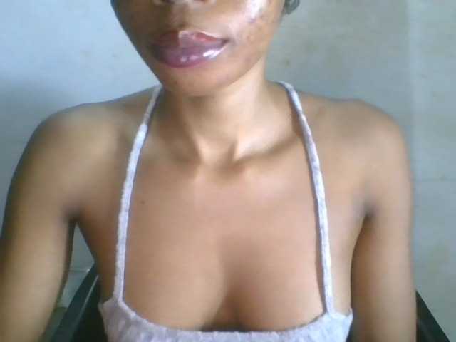 Juicyxpussy live cam on BongaCams