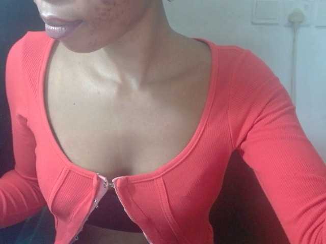 Juicyxpussy live cam on BongaCams