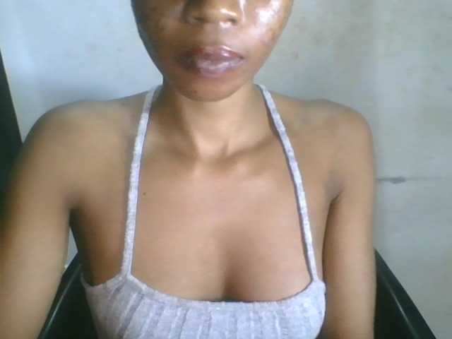 Juicyxpussy live cam on BongaCams