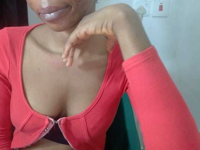 Juicyxpussy live cam on BongaCams