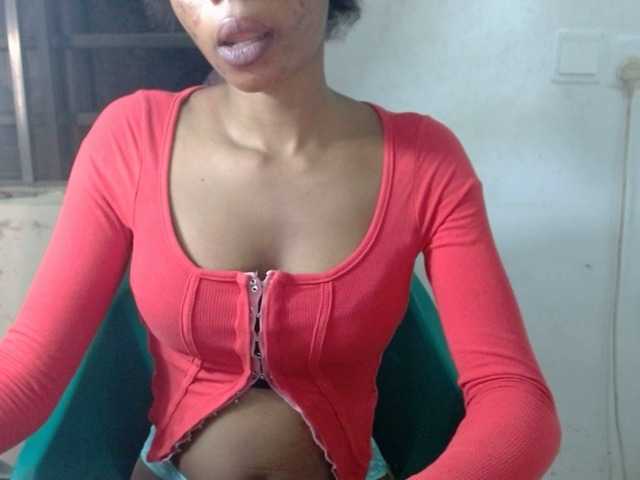 Juicyxpussy live cam on BongaCams